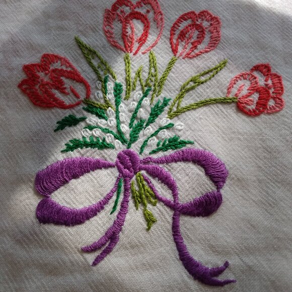 Vintage Embroidered Table Runner Doily Flower Bouquet 14"x30" Rectangular - Picture 15 of 15